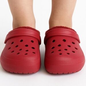​Crocs Kids Classic Lined Clog Junior Size 4 Brick Red Fuzzy Slippers J4